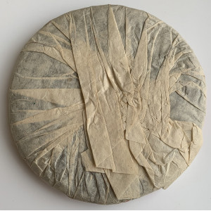 Шен пуэр весенняя дикая камфора блин 357 г 2003 год. Photo 2